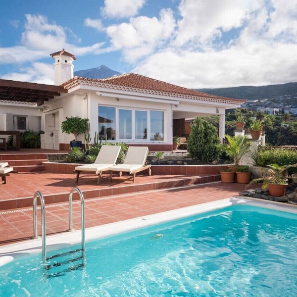 Privacy: pool, terrace & garden, bbq, views [G]