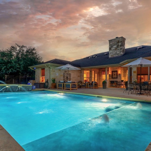 PRIVATE | 15 Beds | POOL | SPA |Bsktball | Pool Table |Close Downtown