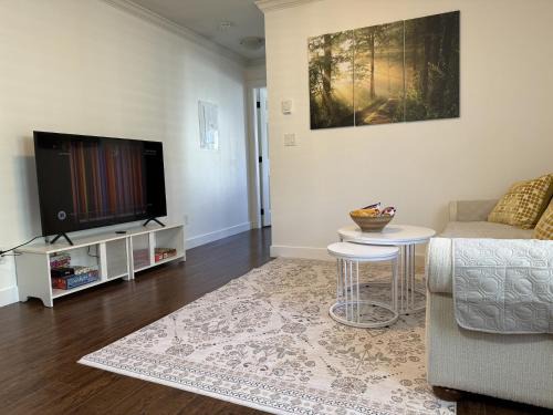 Private 1BR, AC, Strong Wi-Fi, Netflix and Amazon Prime