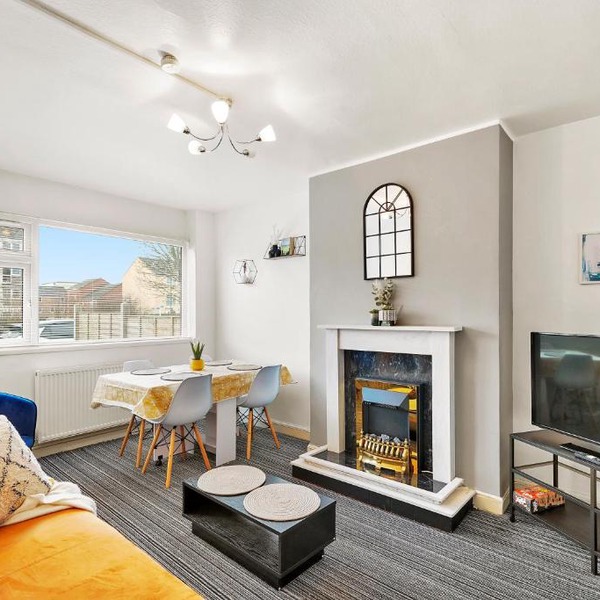 Private 2Bed-Parking & Garden-By FabAccommodation