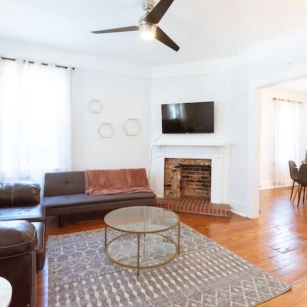 Private 3-unit Triplex w/9BDRS ★ Starland District ★ Great for Family Reunions