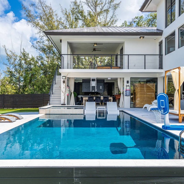 Private 5-bedroom pool villa in beautiful Key Largo, resort lifestyle!