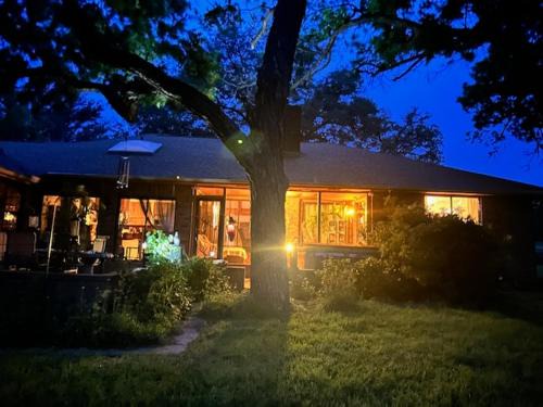 Private 5 star ranch duplex with million dollar view pet & smoking friendly
