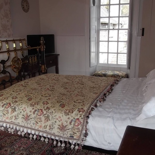 Private Annex to Manor Sleeps 6