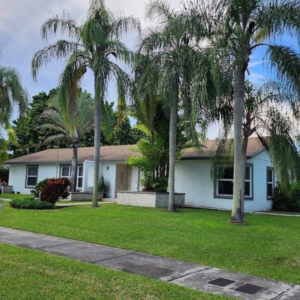 Private Apartment Miami Kendall near Zoo, The Falls Mall, and Miami Dade College