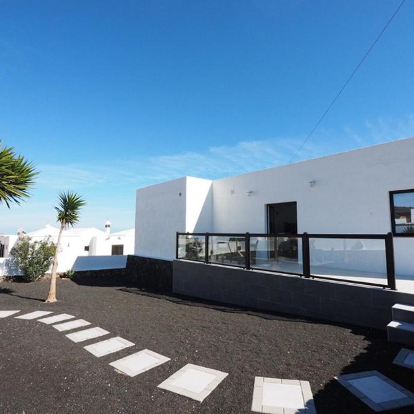 Private apartment with mountain and sea views, La Asomada, Lanzarote