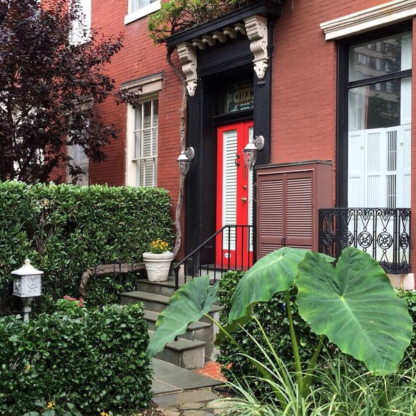 Private Apt. in Historic Home: Walk to Monuments, Museums & Convention Center.