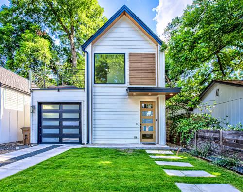 Private Backyard Short & Long Stays in East ATX