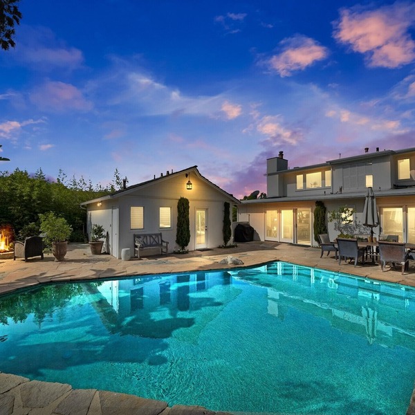 Private Beach Access - Ocean Views- Pool- Shopping -Golf-Boating- Biking-Hiking