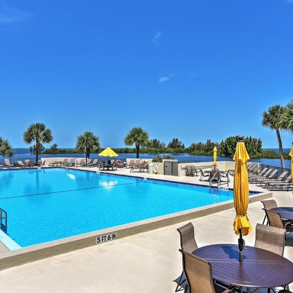 Private Beach Access: Hudson Resort Condo!