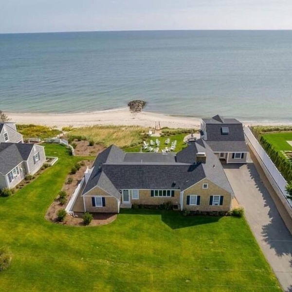 Private beach all for you! 6 bedrooms and 5 full baths. RPMS053