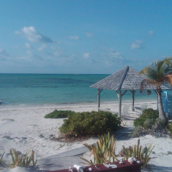 Private Beach House on Casuarina Bonefish Beach with Motorboat for Rent