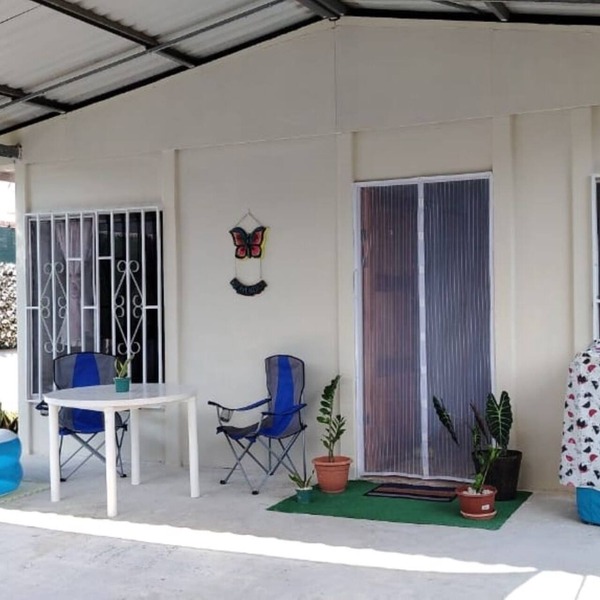 Private Beach House 200Mbps WiFi 5 min to Beach Quiet & Safe