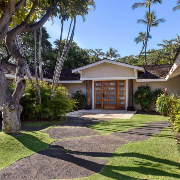 Private Beach House + Backyard, Patio, and Hot Tub