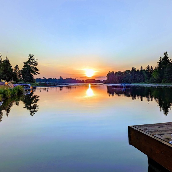 Private beach, kid-themed rooms, water toys, fishing, kayak, canoe.1.5hr frm GTA