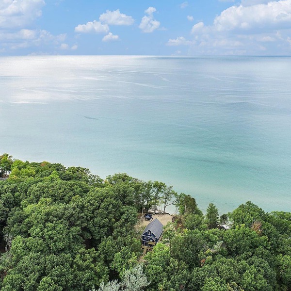 🌅 Private Beach + Lake Views Pet-Friendly Chalet ➠ 18396