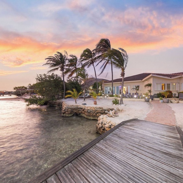 Private Beach * Ocean Front * Boat Dock * Tiki Bar