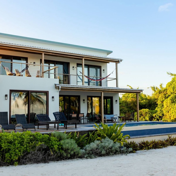 PRIVATE BEACHFRONT PARADISE with COOK & POOL = Luxury on the Sea!