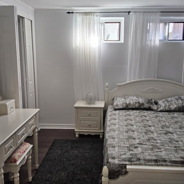Private Bedroom, Bath, Kitchen,Livingroom Basement Near Airport & Humber College