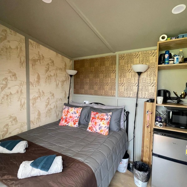 Private Bush Hut Wi