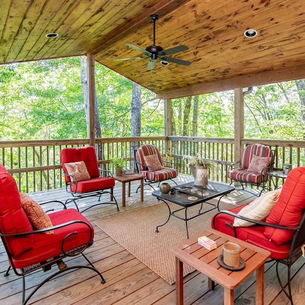 Private charming Mountainside Cabin near The Pisgah National Forest.