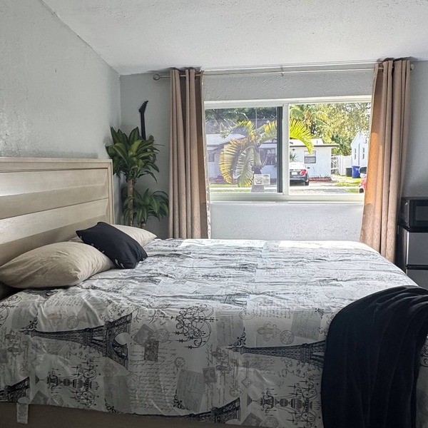 Private Chic Studio with Patio King Bed Near Beach