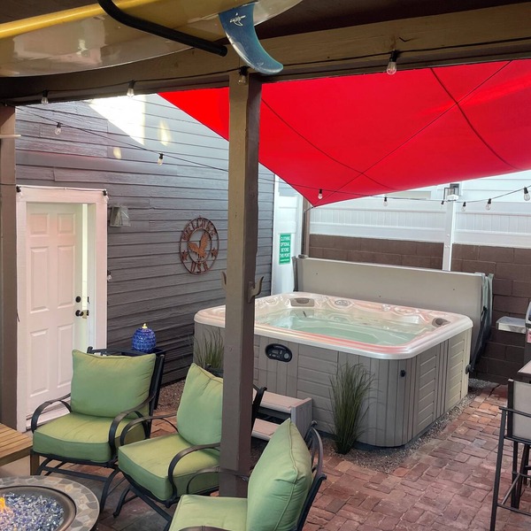 Private Courtyard, Hot Tub, Reserved Parking, HVAC, Steps to Bay Beach