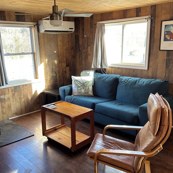 Private Cozy Acreage in nature (pets welcome)