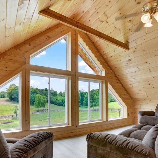 Private Farm Setting w/7-bedroom cabin & pond, Plus 3 acres of yard space