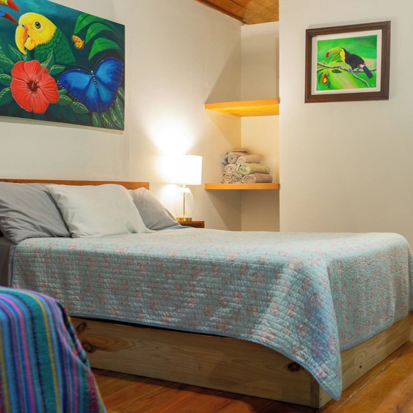 Private forest view cabin w/AC, 2 beds-restaurant and car rental on site.