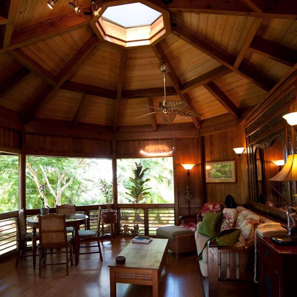 Private Handcrafted Cottage, Walk to Secluded Beach, Hot Tub, Tandem Kayak, WiFi