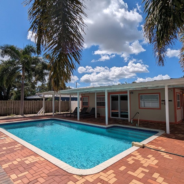 Private Heated Pool 2BD/1BA Just 6 Miles to Siesta