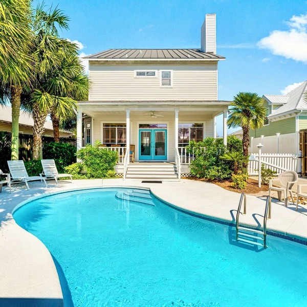 Private Heated Pool - 3 Min Walk to Beach - Beach Chair Service - Crystal Beach
