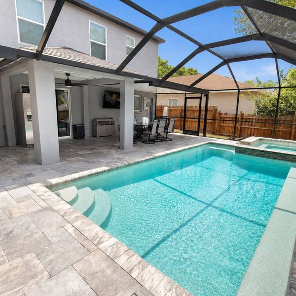 Private Heated Pool + Spa Paradise Sleeps 9
