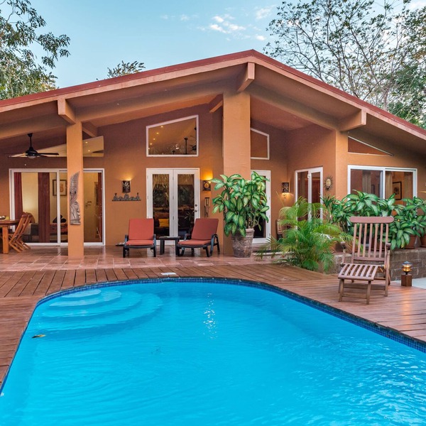 Private House Steps to the Beach Pool Surf 3/2 bath 2 Free Bikes Surf boards