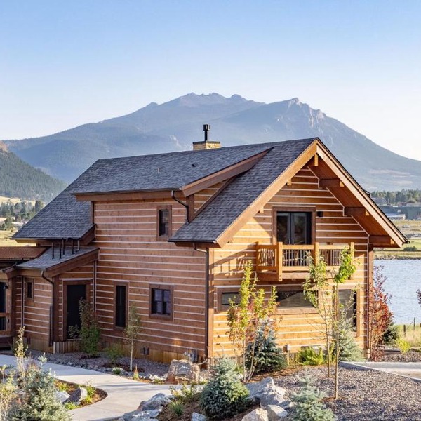 Private Lakefront Cabin - Two Large Patios, Jacuzzi, Indoor/Outdoor Fireplace