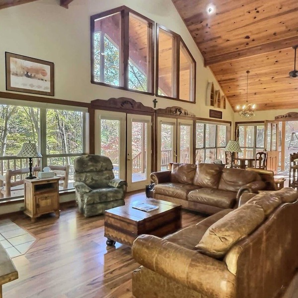 Private Lakefront Escape | 50 Acres Sleeps 12