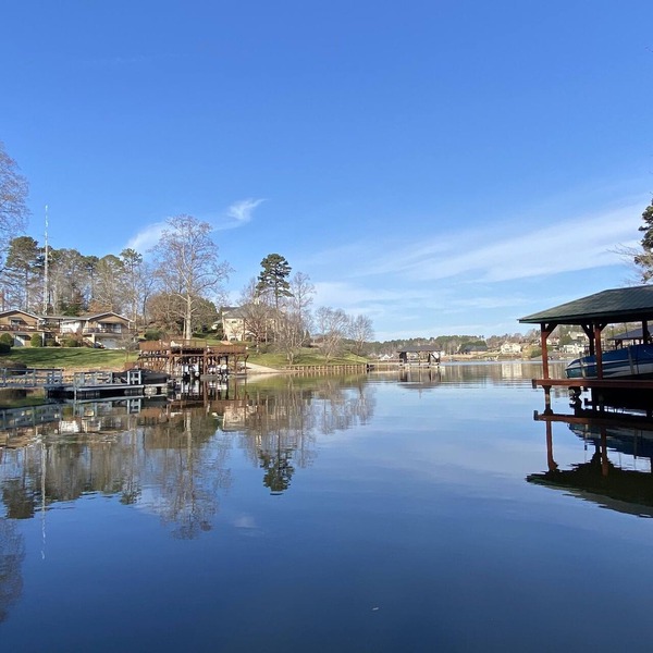 Private Lakefront Exec Home: Ollie's Hideaway: 4BR, 3.5 Ba