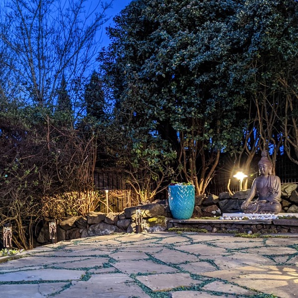 Private Leschi Suite with Views, Patio & Sport Court.