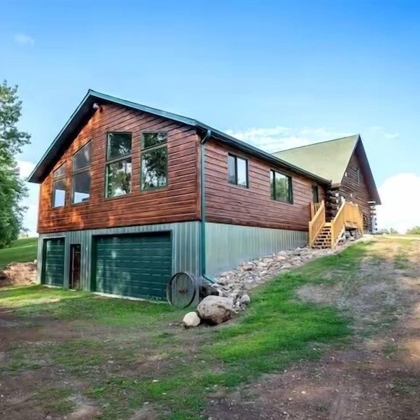 Private Log Home With Sauna and Hot Tub