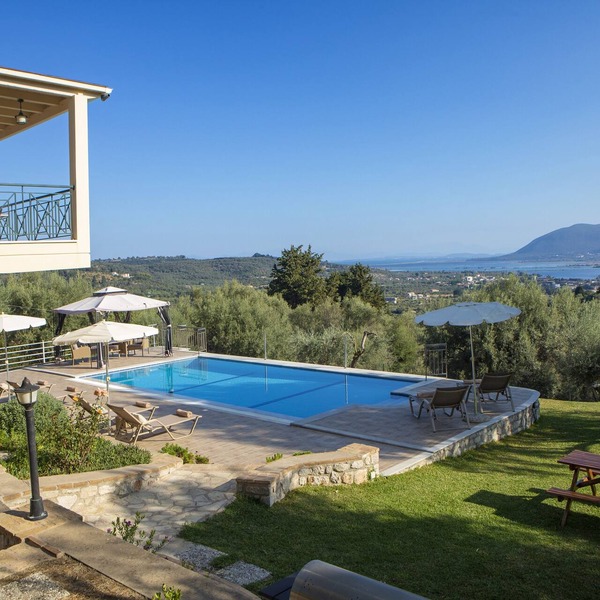 Private, luxurius, serene, pool, seaviews, family/pet friendly