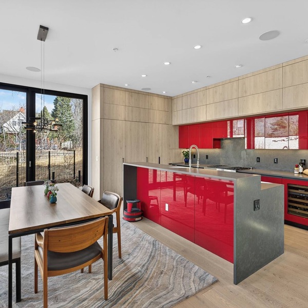 Private Luxury 4-bedroom house on Pearl St