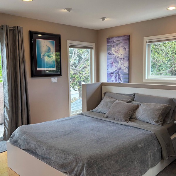 Private Luxury Studio with Parking and Laundry.