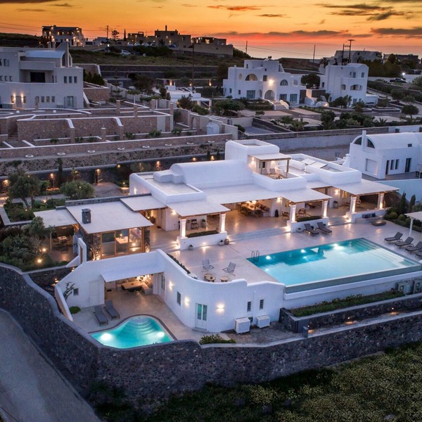 Private Luxury Villa in Imerovigli - 8 Bedrooms Sleeps 18