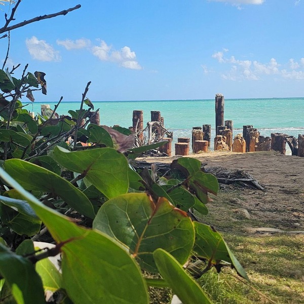 Private Modern beach villas compound: Beach Walk Heated Pool Pwr & Water Backup