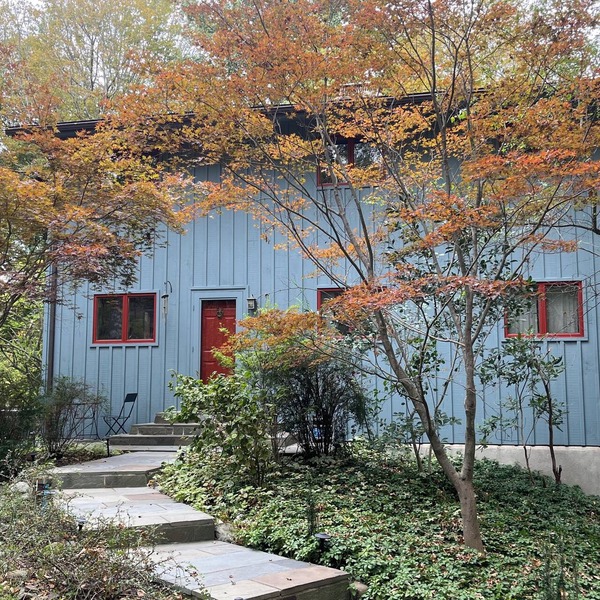Private modern home of six acres