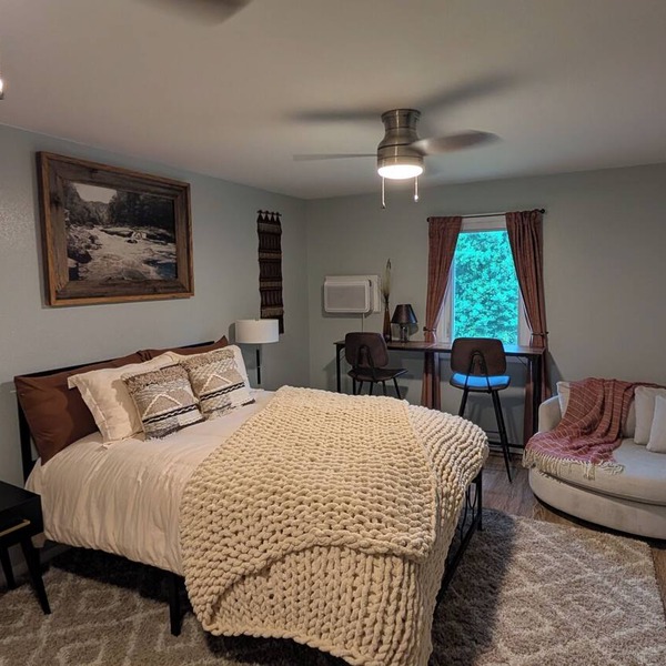 Private Mountain Suite with Queen Bed, Fire Pit, Grill & Peaceful Outdoor Space.