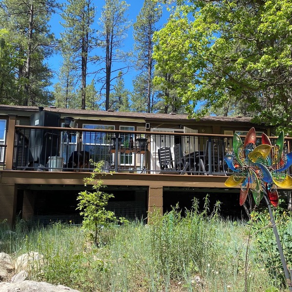 Private Peaceful Cabin - 3 Bd 2 Ba home - Private Deck, Jacuzzi, Pets Welcome!