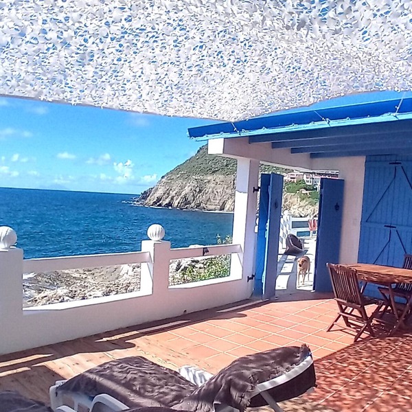Private pool, quiet deck for this Loft with 180° ocean view; close to beaches