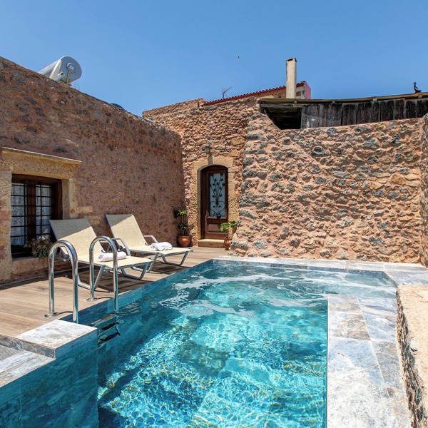 Private Pool★Stone Villa★ BBQ & Wifi★ Jacuzzi